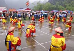 Truong Yen Festival