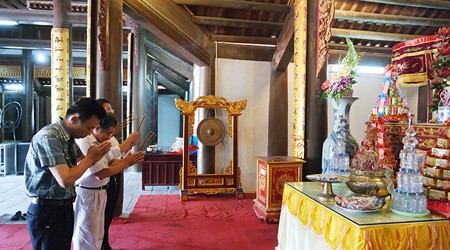 Vietnam Worship of Ancestor Custom