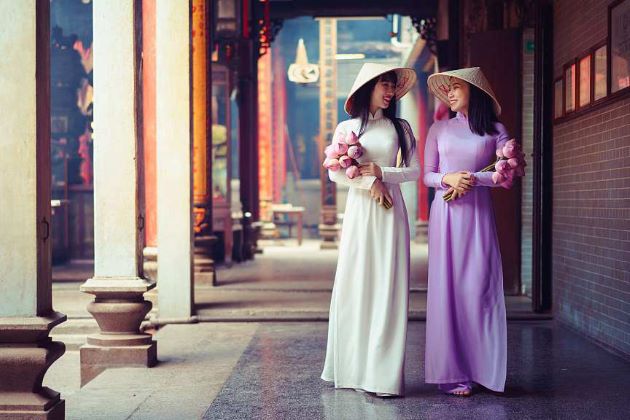 ao dai vietnam tight and see-through