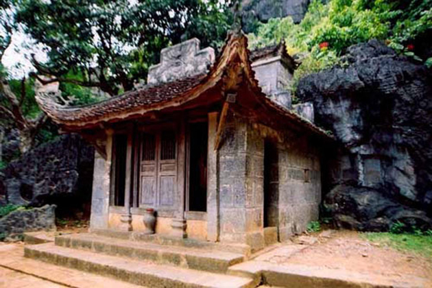 chua thuong upper pagoda bich dong pagoda