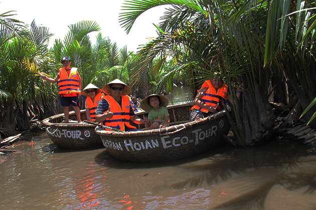 hoi an eco tour on basket boat