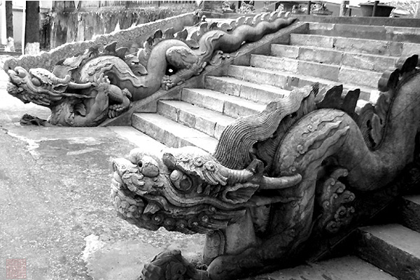 Dragon symbol was popularly used in Architecture and construction in Vietnam 