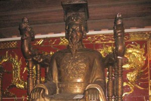 Statue of Tran Thai Tong