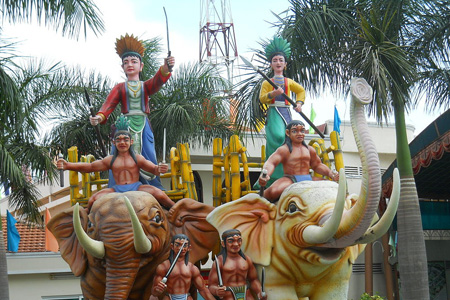 Statues of Trung sisters