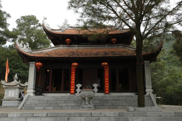 Tran Nguyen Dan temple at Con Son, Chi Linh, Hai Duong