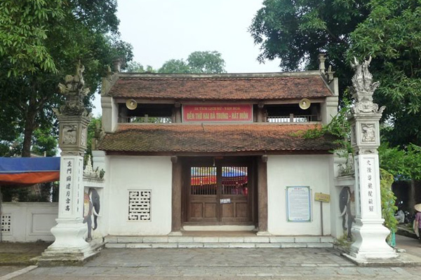 Trung Sisters Temple at Hat Mon