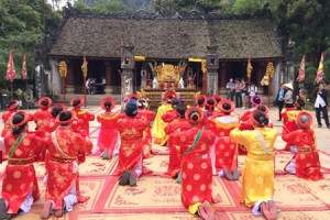 Truong Yen Festival Hoa Lu Ninh Binh