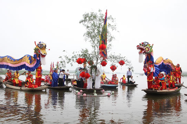 Truong Yen Festival