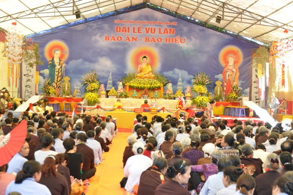 Vu Lan Festival at Thanh pagoda, Lang Son
