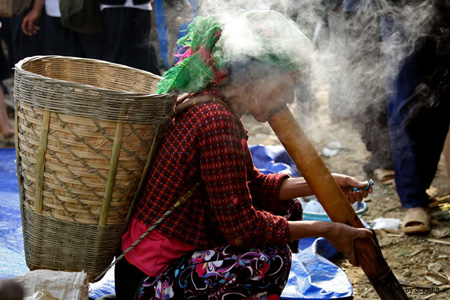 Tobacco (thuốc lá or thuốc lào).