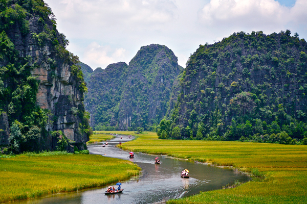 Boat trip in majestic scenery of Tam Coc, Ninh Binh