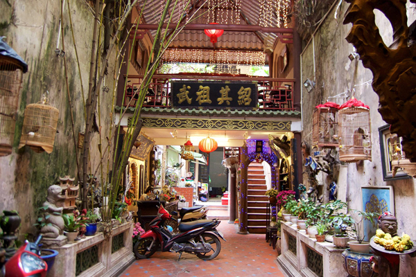 Many places in Hanoi offer a delicious cup of coffee and space for mingle with local as a Hanoian