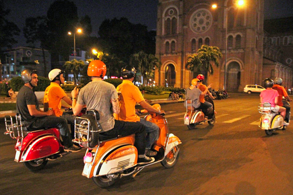 Saigon vespa tour after dark