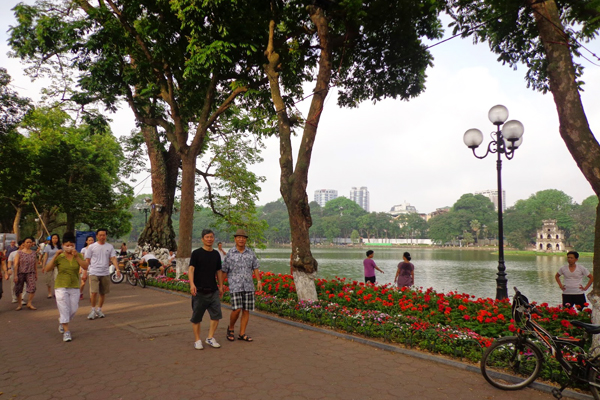 Walking street, Hoan Kiem Lake in early morning