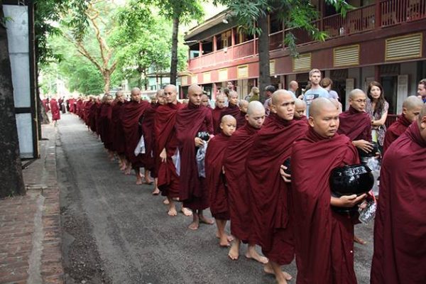 monks at Mahagandaryon Monastery