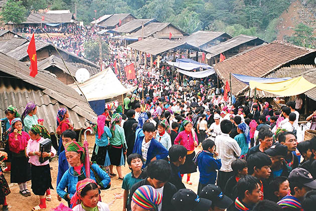 Love market of H'mong people in Sapa