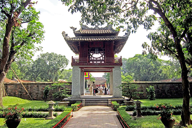 Hasil gambar untuk temple of literature