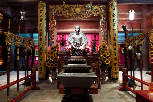The statue of Chu Van An-The first principal of the university Quoc Tu Giam