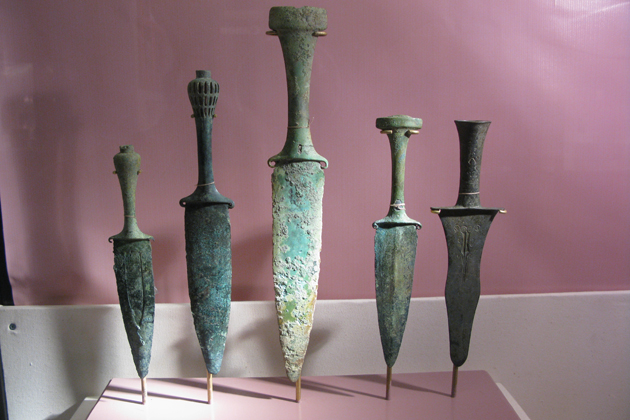 Daggers - Bronze age art