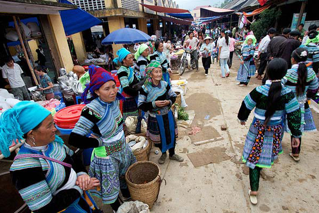 Muong Hum market convenes on every Sunday