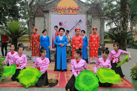 Vi & Giam Folk Songs Of Nghe Tinh - Vietnam Vacation