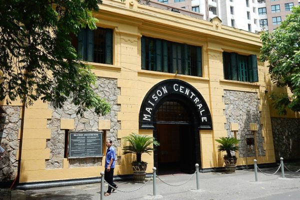 hoa lo prison hanoi hilton vietnam tour packages