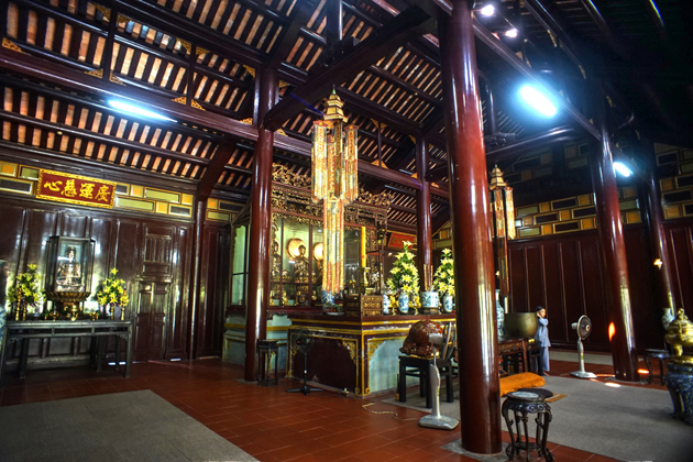 inside thien mu pagoda