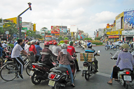 How to survive to Vietnamese traffic - Gadt Travel