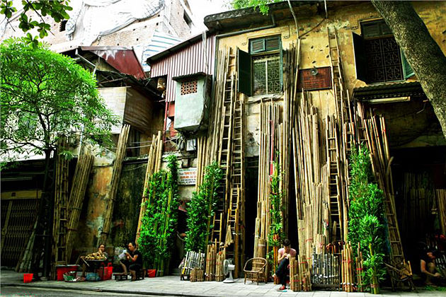 hang tre street hanoi old quarter vietnam cambodia tours