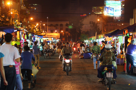 Top 10 Best Night Markets for Indochina Tours