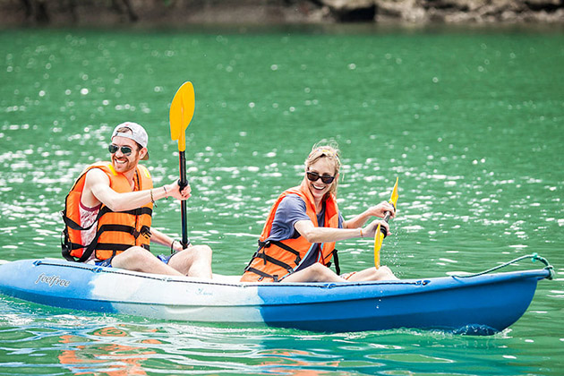 halong bay kayaking for couple