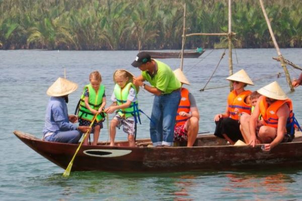 the family experiences fishing tour in hoi an