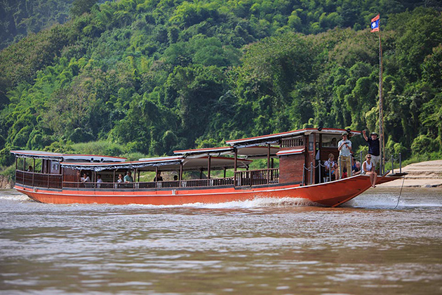 Boat trip along Mekong River HoueiSay