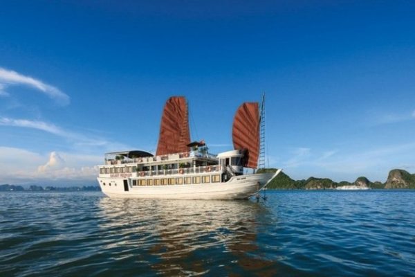 Cruise in Halong Bay