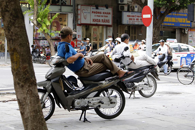 Xe Om motorbike taxi Vietnam