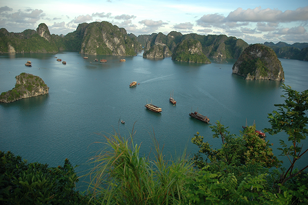 halong bay paronamic view Myanamar and Indochina tour package