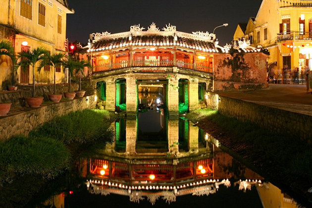 japanese bridge in hoi an