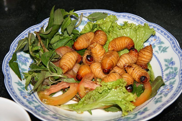 duong dua chien gion deep-fried coconut worms vietnamese food names and pictures