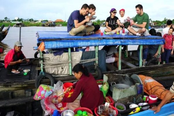 cai be floating maket mekong delta attraction