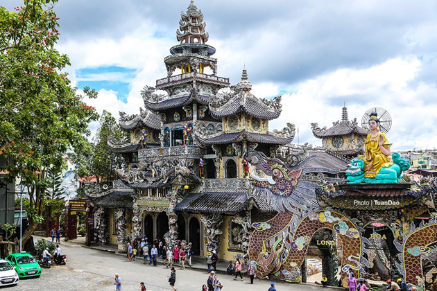 linh phuoc pagoda dalat tours