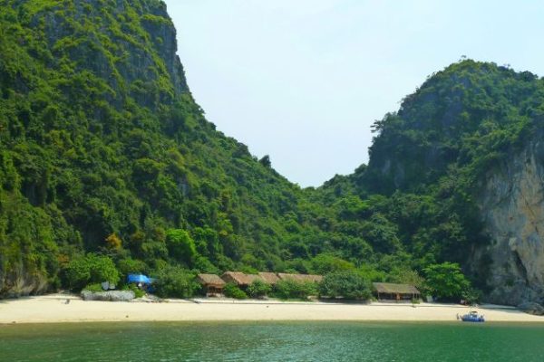 soi sim beach in halong bay