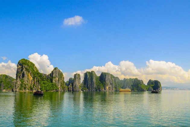 the magnificent halong bay in vietnam