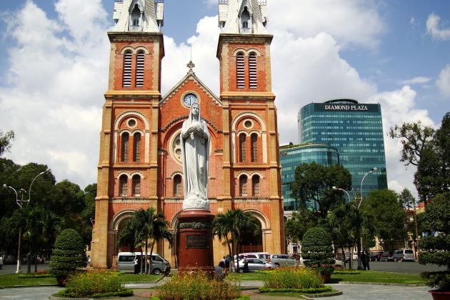 the saigon notre dame cathedral