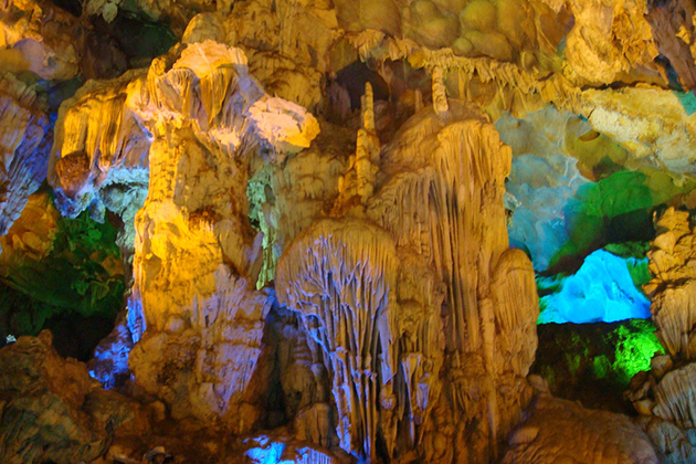 Thien Cung Cave - Halong Bay shore excursions