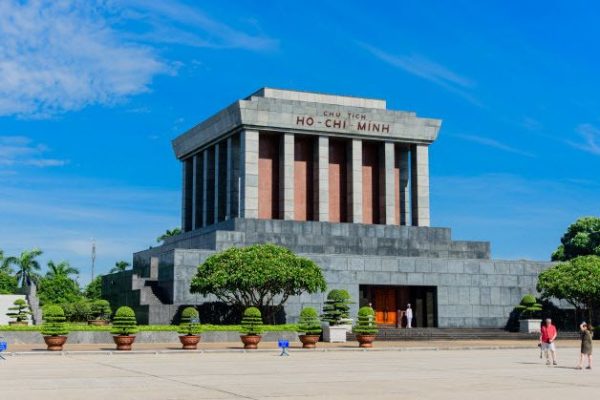 visit ho chi minh mausoleum in hanoi