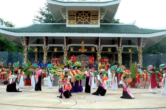 ba-chua-xu-temple-chau-doc-vietnam-vacation.jpg