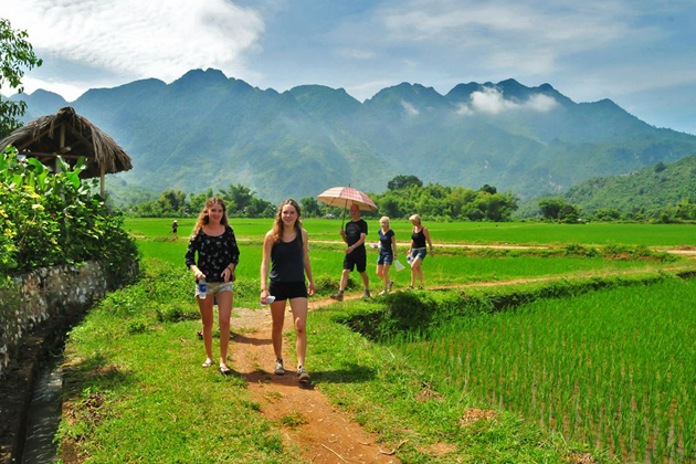 choose suitable clothes mai chau tours