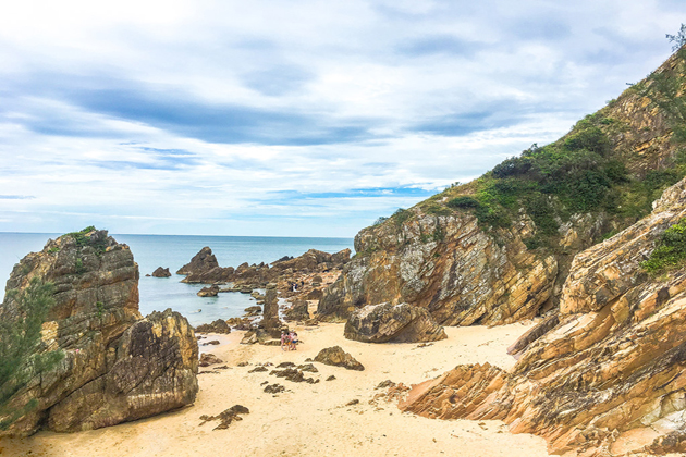 da nhay beach quang binh tours