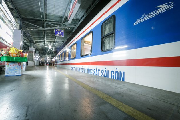 hop on hop off train quang binh tours