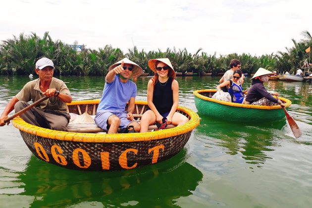 interesting basket boat experience in hoi an